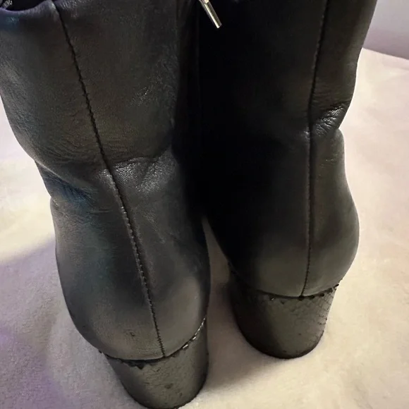 🔴 3 for $23 
Dolce Vita Black Leather Women's Boots - Picture 7 of 7